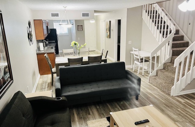 Mandarin Cheerful 2 Bedrooms Townhouse w/fireplace