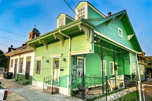 Mandeville Creole Cottage upper and lower