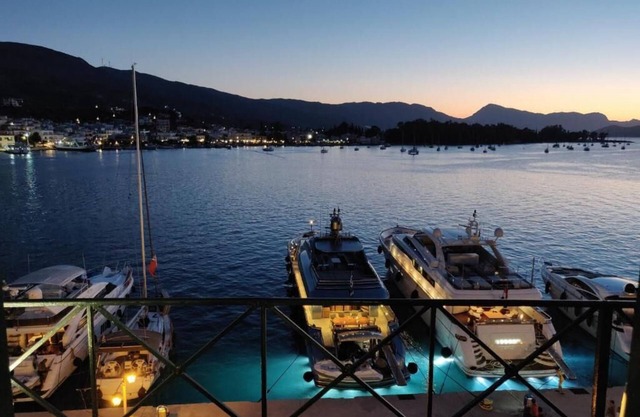 Manessi City Hotel