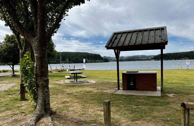 Mangakino Lake Front. Best view in town.n5 min walk to golf course and lake. nn
