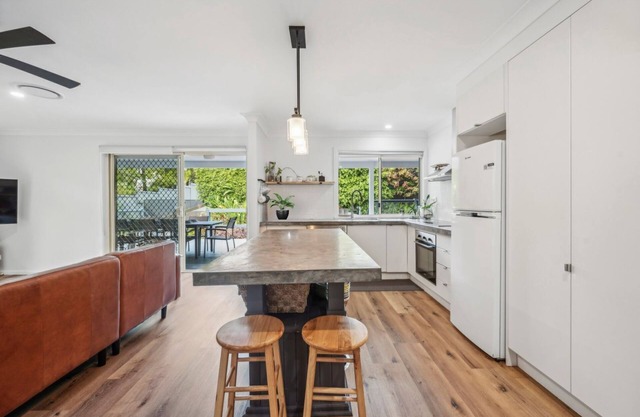 Mango Cottage 8 – Poolside Family Retreat with 4 Ensuites, Pet Friendly