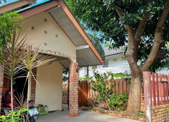 Mango House