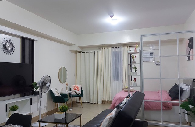 Manhattan Plaza Araneta Cubao-Sereene City
