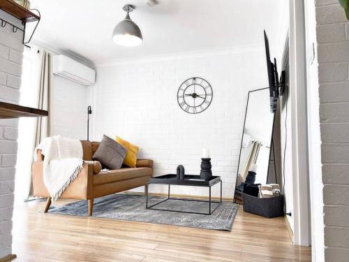 Manhattan - Stylish 1BR Beachfront on Caseys