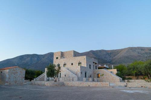 Mani Tsopakas Residences
