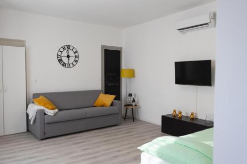 Manipura Home