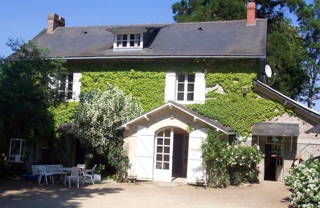 MANOIR on the banks of the Erdre river