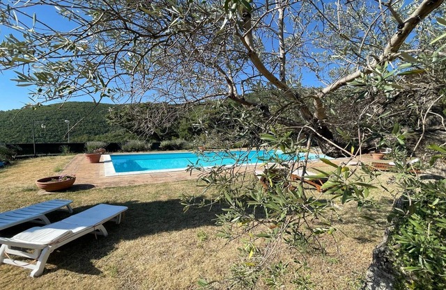 Manor house in Umbria with pool - sleeps 8