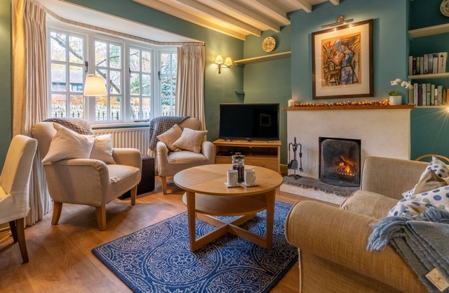 Manor Lodge Cottage - sleeps 4 guests in 2 bedrooms
