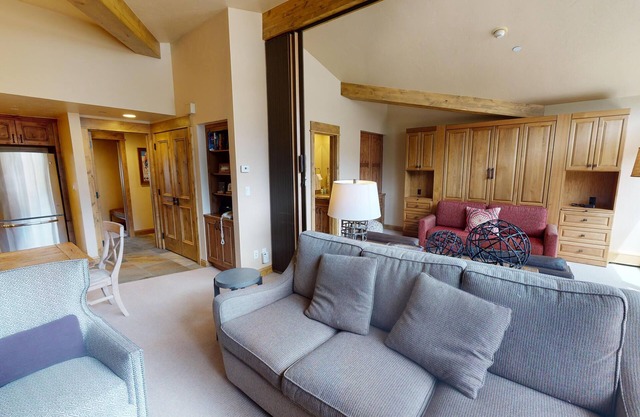 Manor Vail Diamond Condo with Breakfast Included
