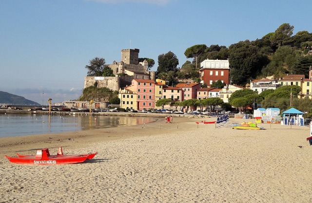 Mansard studio: Sea-5 Terre-trekking-excursions.