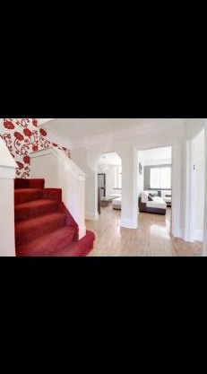 Mansion 8 bedrooms in Private Gated Ave Huge garden Hot tub FREE SAUNA up to 23