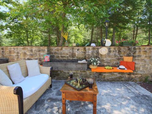 Mansion in Apecchio near Lake and Pool