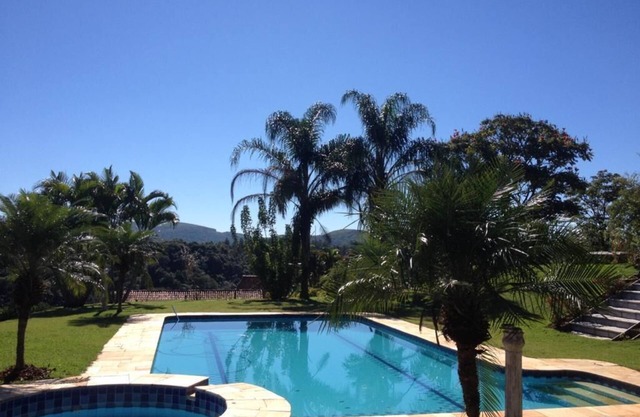 Mansion in cond. closed with swimming pool, soccer field and a view of green area