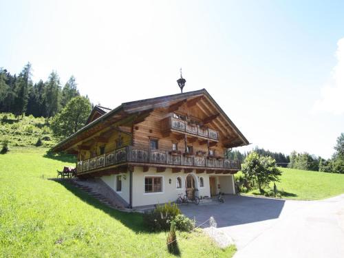 Mansion in Eben near Ski Salzburger Sportwelt