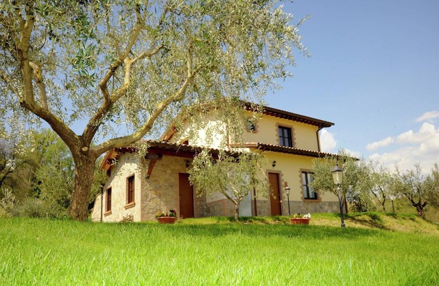 Mansion in Perugia with Pool & Green Hills