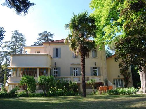 Mansion in Provence with Pool & Near Town