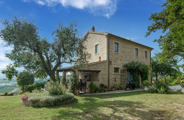 Mansion in Vallefoglia with Pool and Panorama