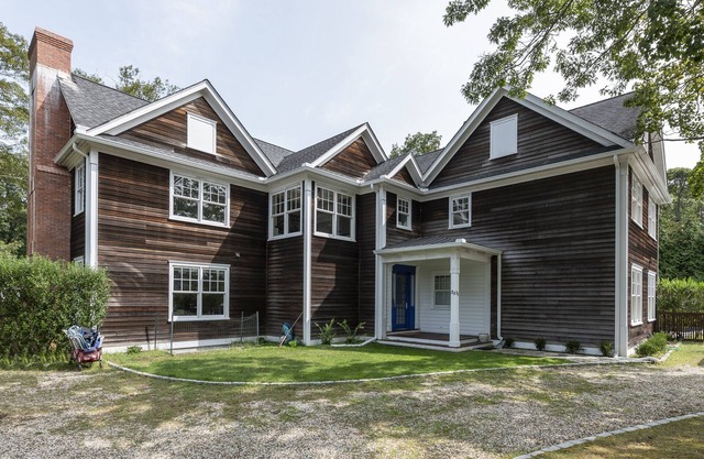 Mansion Near the Bay. 7 bedrooms! Chef’s kitchen.