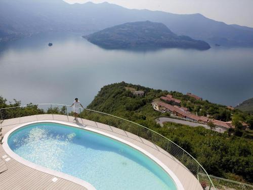Mantegna Garten Mit Seeblick Und Schwimmbad