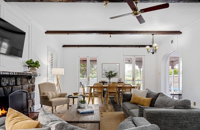Manyung House, Mt Eliza - Stunning historic bluestone home, full of character with pool