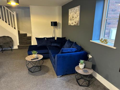 Maple House - 2 Bed House with free parking in town by ShortStays4U