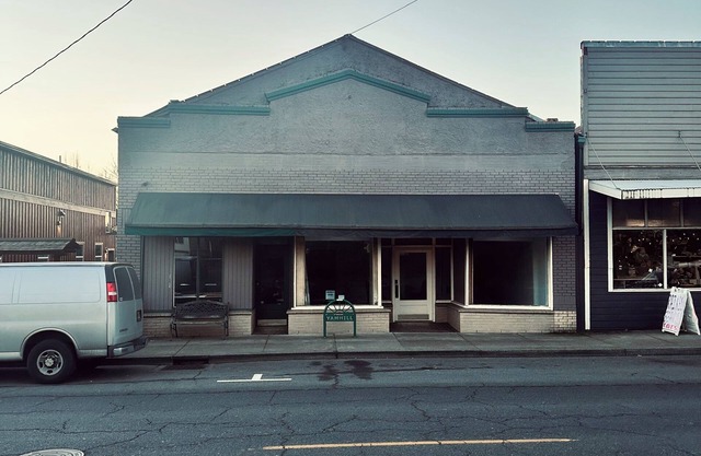 Maple Street Loft-Cozy 2-bedroom apartment in charming Yamhill with AC, WiFi