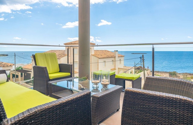 MAR COLONIA - Apartment with sea views in Colonia de Sant Jordi. Free WiFi