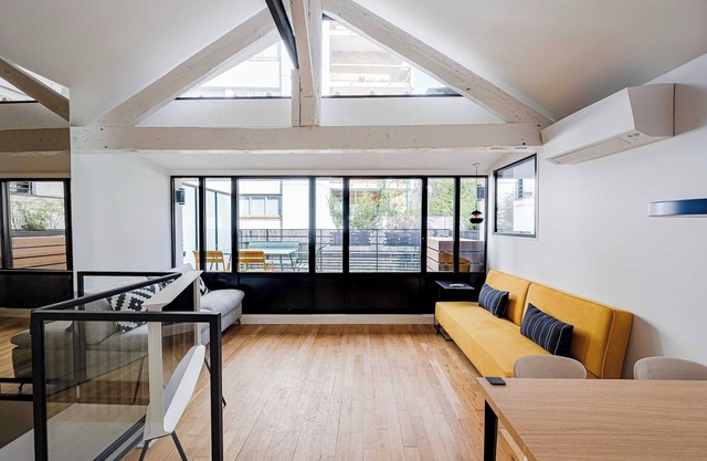 Marais Area - Outdoor patio - A/C - 2BDR