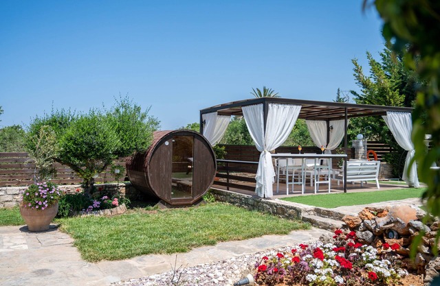 Maratho Villa, heated whirlpool, mini golf & more - Full privacy & 2 km to beach