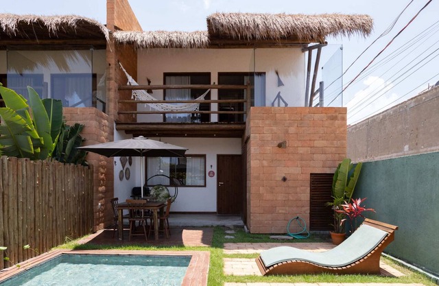 Maravilhosa casa com piscina em frente a praia