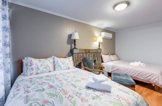 @ Marbella Lane - 3BR House | DTWN RWC | Parking