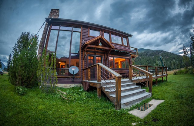 Marble at its Finest! 5 STAR Mtn Chalet in the heart of the Rockies. Views, wifi