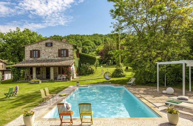 Marche Villa Close Culture