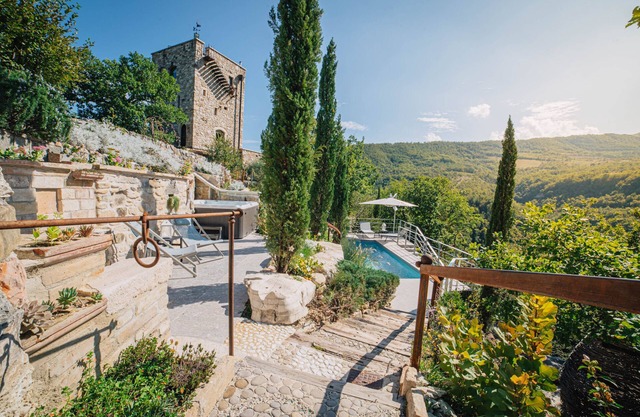MarcheAmore - La Roccaccia. Private Castle with Pool & Jacuzzi.
