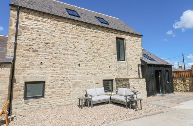 MARCUS BARN 3, pet friendly, character holiday cottage in Ebchester