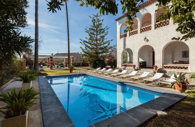 Maresme, "Charming villa close to Barcelona with swimming pool and large garden"