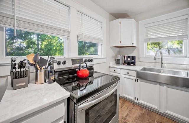 Margaret's Place - 3 miles to Downtown Greenville!