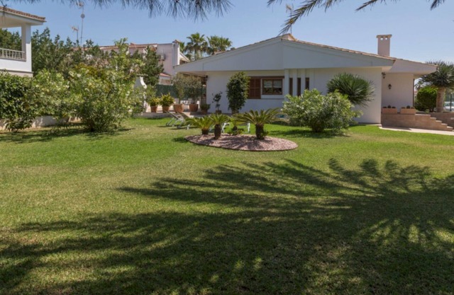 MARGARITA · Aircon, wifi, terrace, garden, 150m from the beach