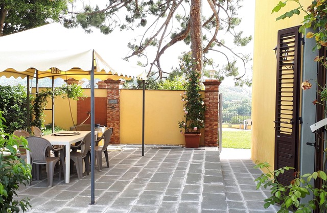 Margherita apartment, part of a farmhouse complex with swimming pool