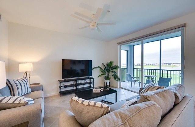 Maria Condo w/Community Pool Access