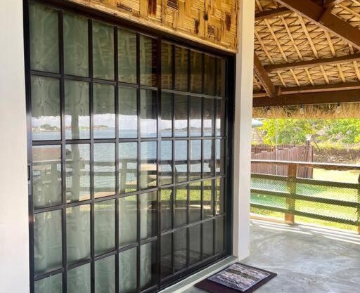 Maria Kulafu Kubo House 1 BIG BEDROOM with Wifi