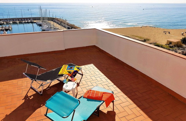 MARINA PORT & BEACH apartment, sea view, sand beach, terrace, WiFi, SAT TV