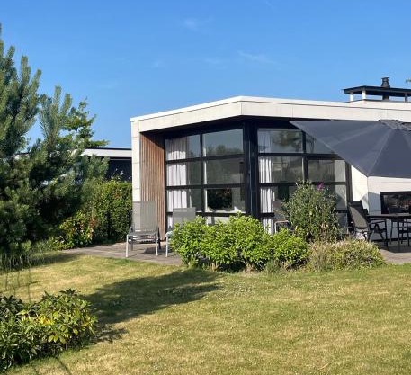 Marina Strandbad Chalet Inselperle mit Zaun & AirCo Nr 84