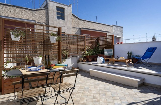 Marina Terrace Apartment between downtown and the sea