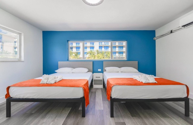 MARINER M26 · Fantastic 1/1 Bedroom Steps away from the beach!