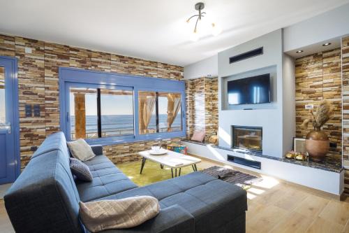 Maritinas Stone House & Apartment On The Beach