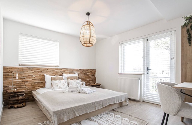 Marley’s Beachhouse - Luxury Guest Room with balcony
