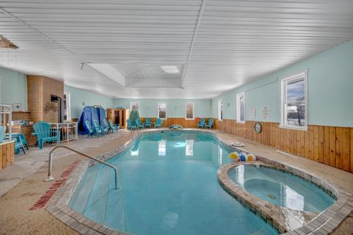 Marmora and Lake Inn and Victorian Diner - Grand Victorian Suites- Level 2