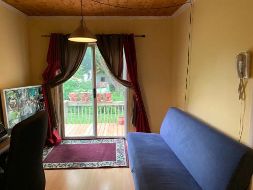Marmora and Lake Inn Apartment-Sleeps 5 guests